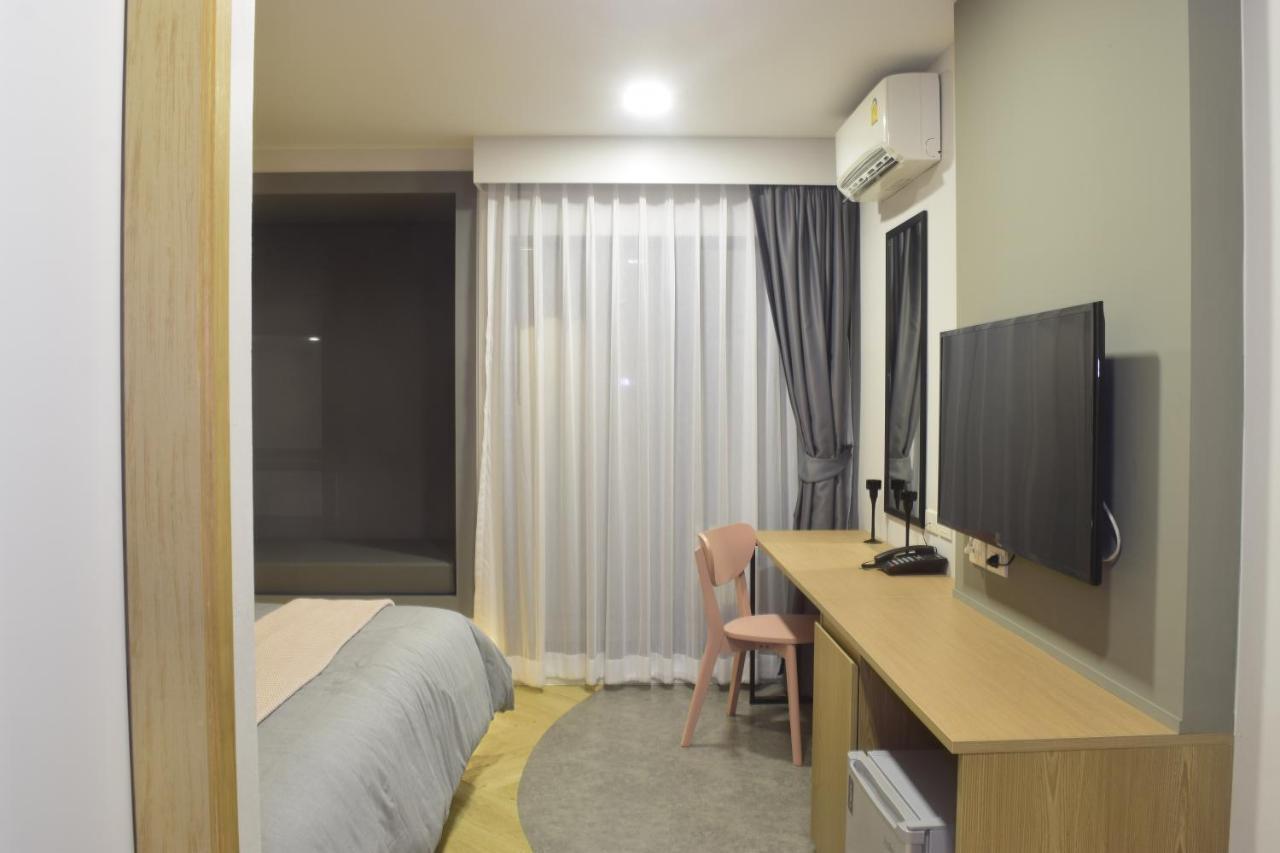 Rico Hotel Ratchadapisek 32 Bangkok Exterior photo